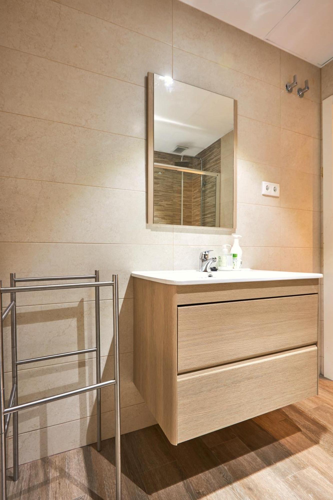 Proximo Muralla By Alterhome Apartment